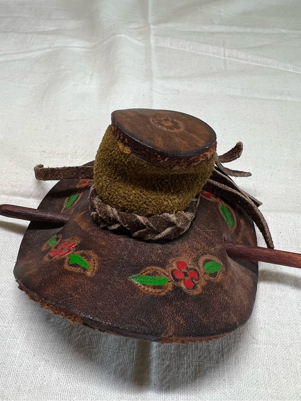 Vintage leather barrette hair pin 3”. Super cute vintage hair pin stick